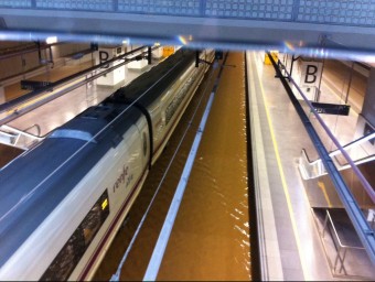 Les vies de l'estació del TAV de Girona, inundades de nou el diumenge a la nit ACN