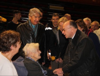 El ministre de l'Interior francès Bernard Cazeneuve visitant els evacuats J.M. ARTOZOUL