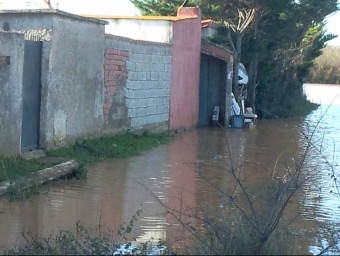 L'estat en què va quedar l'accés a la barraca on vivia el veí de Figueres després dels aiguats. EL PUNTAVUI