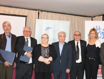 Foto de grup de l'entrega dels premis Tramuntana durant la Nit del Turisme Empordanès que organitza l'Associació d'empresaris d'Activitats d'Hostaleria de l'alt Empordà