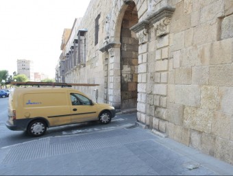 El Portal de Sant Antoni , a la muralla, és un dels punts on es controlarà el trànsit ARXIU