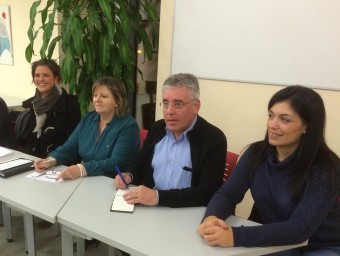 L'alcaldable de CiU a Breda, Judit Cortada, a la dreta de tot, amb Jordi Iglesias, el dia que va ser escollida candidata AJ. BREDA