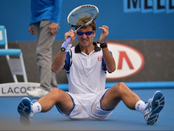 Robredo es lamenta durant el partit de l'obert d'Austràlia davant de Julien Benneteau SAEED KHAN / AFP