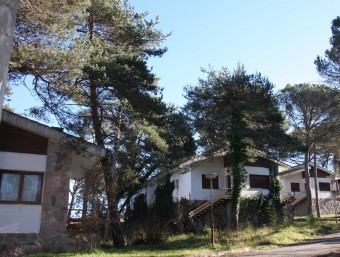 Vista del carrer principal de l'antic poble de Sant Romà de Sau, amb la majoria de cases abandonades IRENE BOIXEDA/EL9NOU