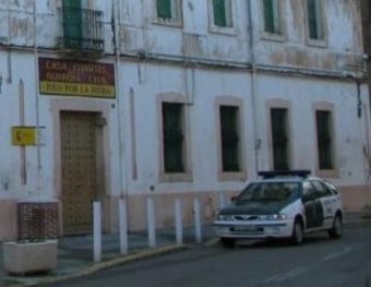 L'antiga caserna de la Guàrdia Civil, just davant de la Ramba EL PUNT AVUI