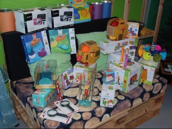Una imatge de les joguines i material educatiu que anirà a l'escola bressol El Petit Montseny de Breda J.F