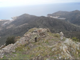 Les runes del castell de Querroig , entre els municipis de Cervera i Portbou EL PUNT AVUI