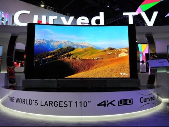 Immense. An HDTV: 110 inches of high.tech, on show at the Las Vegas fair. DAVID BECKER / AFP
