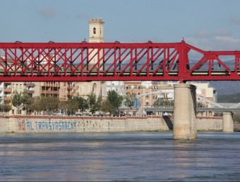 El riu Ebre al seu pas per Tortosa on el cabal ambiental no arribarà als 100 m³/s. J.F /ARXIU