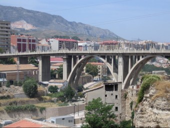 Pont de Sant Jordi a la vila d'Alcoi. EL PUNT AVUI