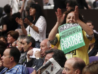 Protesta durant la celebració de la Junta General d'Accionistes de Bankia. ARXIU