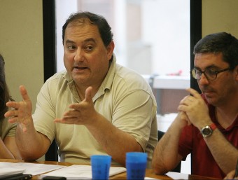 L'alcalde, Pere Garriga, a l'esquerra, i el regidor Jaume Salmerón, en un ple del 2012 MANEL LLADÓ