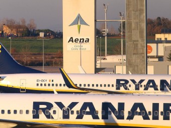 Avions de la companyia de Ryanair, a l'aeroport de Vilobí J. RIBOT / ICONNA