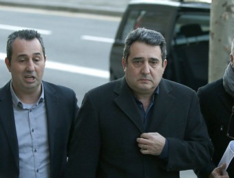 Paco i Manuel Bustos , abans-d'ahir dirigint-se al Palau de Justícia de Barcelona per ser jutjats de tràfic d'influències al TSJC, acusats de col·locar un càrrec afí al PSC EFE