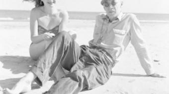 Henry Miller i Eve EN UNA PLATJA DE LA PENÍNSULA FOTOGRAFIATS PER DENISE BELLON ARXIU