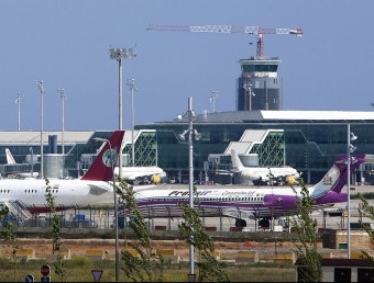 L'aeroport de Barcelona-el Prat va rebre el mes passat 3'9 milions de passatgers, el millor mes de setembre de la seva història. ARXIU