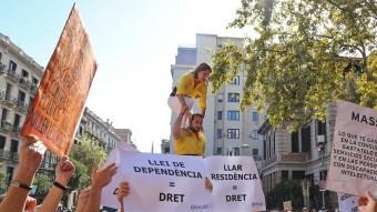 Protesta per les dificultats d'accés a la llei de dependència fa uns mesos a Barcelona JUANMA RAMOS