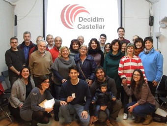 Membres de Decidim Castellar després de l'assemblea del 17 gener on es va conèixer el seu logotip DECIDIM CASTELLAR