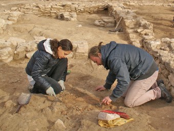 Estudiants d'arqueologia han treballat voluntàriament de franc en les tasques d'excavació JOSEP LLUÍS ERAS