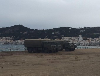 Els vehicles militars a la platja