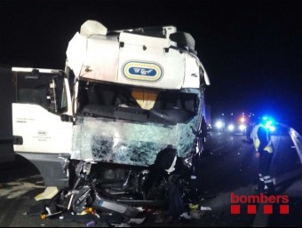 L'accident es va originar ahir al quilòmetre 75 de l'autopista AP-7, en sentit nord BOMBERS