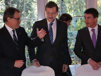 El president de la Generalitat, Artur Mas, conversa amb els caps de govern espanyol, Mariano Rajoy, i francès, Manuel Valls, aquest divendres a Peralada ACN