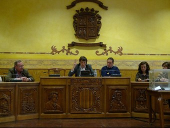 Una imatge del ple d'investidura d'Albert Santaugini com a alcalde de Sant Hilari, l'abril del 2013. Santaugini va prendre el relleu del dimissionari Robert Fauria, imputat pel cas Manga NURI FORNS