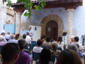 Acte cultural organitzat per «La Fénix Troyana» a les portes de la mesquita de Xelva. ESCORCOLL