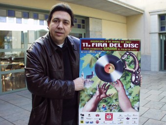 Jordi Tardà, el 2003, amb el cartell de l'11a Fira del Disc de Girona X.C