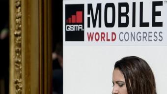 Una congressista descansant al MWC on les dones són minoria AFP