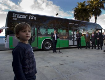 Antoni Poveda, durant la presentació ahir del vehicle a Sant Joan Despí JOSÉ CARLOS LEÓN