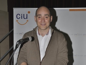 El cap de llista de CiU a l'Ajuntament de Riudarenes, Albert Abelló, en la presentació que va fer divendres. EL PUNT AVUI