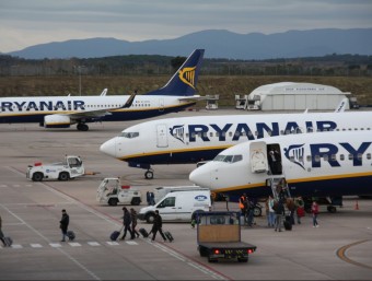 Avions de Ryanair a la pista de l'aeroport Girona-Costa Brava. ACN