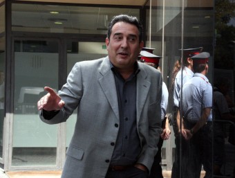 L'exalcalde de Sabadell Manuel Bustos a la sortida dels Jutjats en una imatge d'arxiu