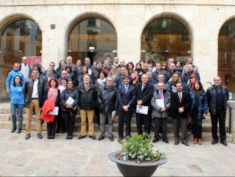 Foto de família dels participants a la primera sessió plenària de la Taula Estratègica sobre el llegat dels Jocs Mediterranis EL PUNT AVUI