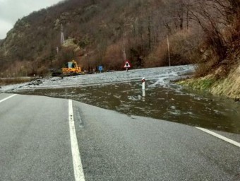 Una esllavissada d'aigua i fang va obligar a tallar la carretera N-230 a Bossóst ACN