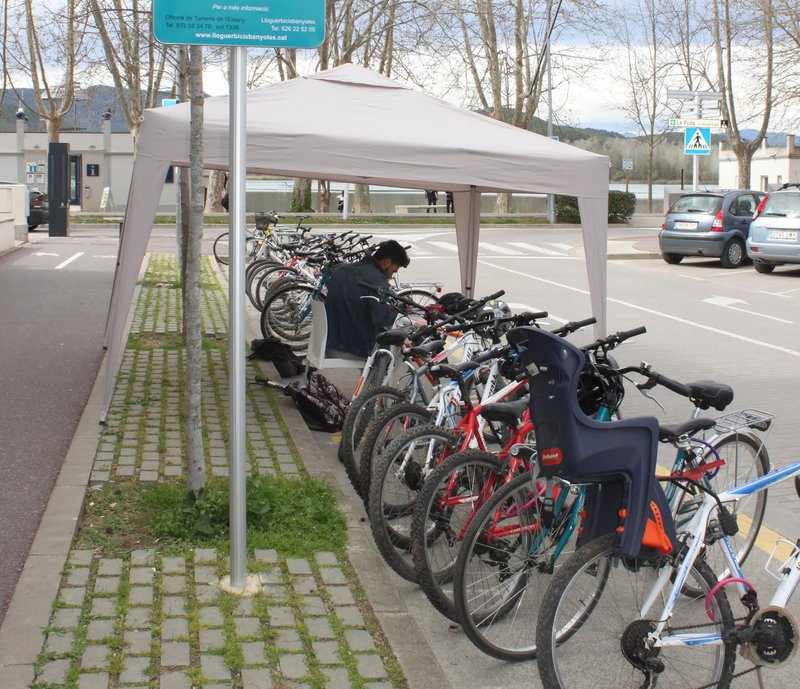 Nou servei de lloguer de bicis a Banyoles | Economia | El Punt Avui