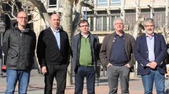 Els caps de llista davant de l'Ajuntament de Balaguer. D'esquerra a dreta: Carles Mateu (CUP), Jordi Ignasi Vidal (ERC), Joan Maria Molins (PP), Carlos García (PSC) i Josep Maria Roigé (CiU). Falta Albert López (Cs) D. MARÍN