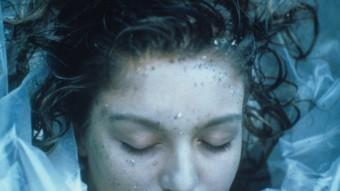 La imatge més popular de la sèrie ‘Twin Peaks', el cadàver de Laura Palmer ARXIU