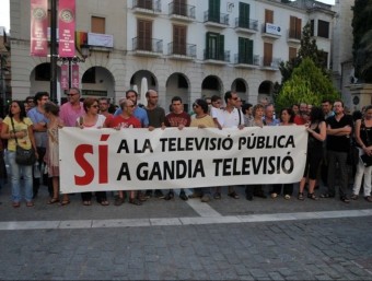Protesta pel tancament de Gandia TV. EL PUNT AVUI