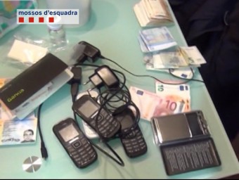 Diners i mòbils decomissats pels Mossos d'Esquadra MOSSOS D'ESQUADRA