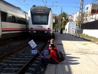 Una de les protestes a l'estació de Tortosa l'any passat per reclamar millor servei. ARXIU