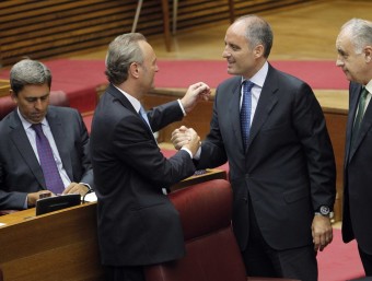 El president Alberto Fabra, el dia que va prendre possessió del càrrec, amb Francisco Camps i l'exsíndic del PP Rafael Blasco JOSÉ CUÉLLAR