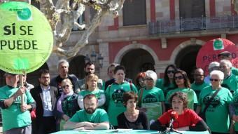 Diputats 
			de la CUP, ICV-EUiA, Ciutadans, ERC i PSC, ahir amb els promotors de la ILP E. MAGRE