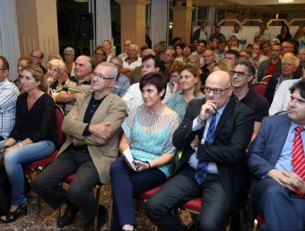La presentació de Mindan com a candidata a l'octubre, amb l'actual alcaldessa a primera fila i, a darrere, amb ulleres, Josep Valdera, president local d'Unió  MANEL LLADÓ