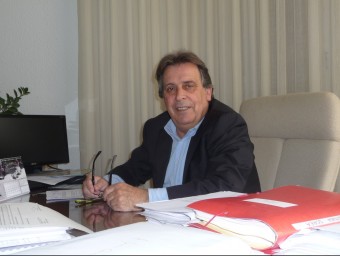 L'alcalde de Santa Susanna, Joan Campolier (AiS) en una imatge recent en el despatx de l'alcaldia T.M