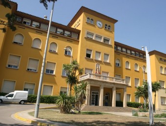 La façana principal de l'hospital de Viladecans, al centre de la ciutat MIQUEL TORAN