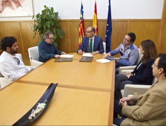 Acte de signatura del conveni amb el Club Nàutic d'Alacant. CEDIDA UA