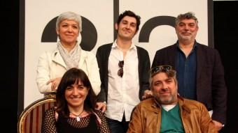 Judith Colell i Román Parrado, junt amb els responsables del projecte i el presentador Pere Arquillué ahir al TNC. TV3