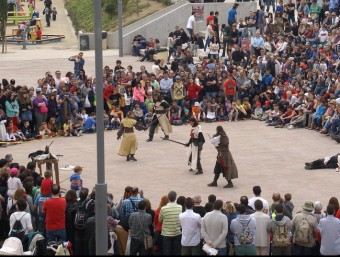 La representació del Torneig de Cavallers, que es va fer dissabte al migdia, va ser seguida per centenars de persones a la plaça Sant Francesc JOSEP LLUÍS ERAS